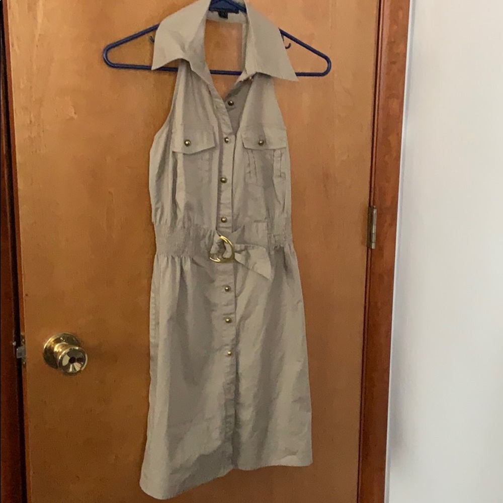 Really cute dress.